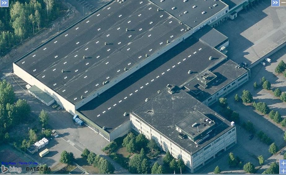 Ilmakuva laajasta teollisuusrakennuskompleksista.